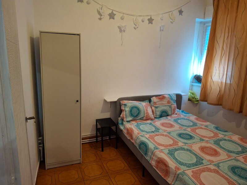 Calea Grivitei - Metrou Gara de Nord langa bloc, centrala termica, etaj 1/5