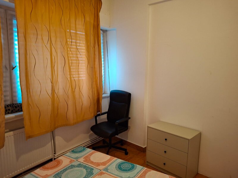 Calea Grivitei - Metrou Gara de Nord langa bloc, centrala termica, etaj 1/5